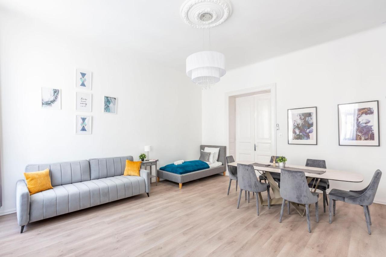 Exclusive Downtown Apartment In The Heart Of ブダペスト エクステリア 写真
